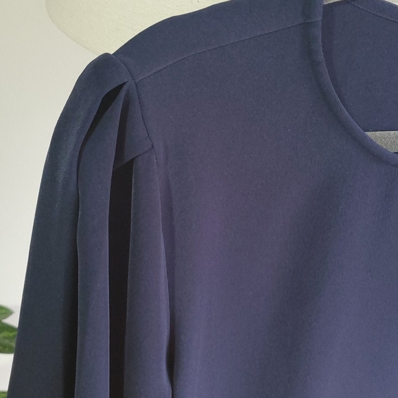 🏷Item: Navy blue Ann Taylor blouse - Picture 3 of 10